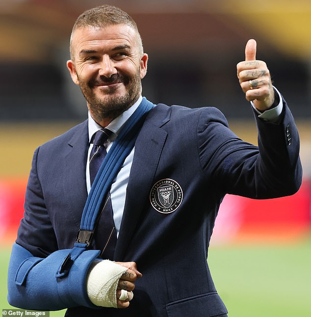 Quan hệ cha con nhà Beckham đã xấu tới mức: David bó bột tay, con cả bất hiếu chỉ mải khoe ảnh ở nhà vợ- Ảnh 1.