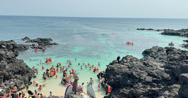 Nơi là tàn tích của núi lửa, có biển hoang sơ, du khách nhận xét: "Đẹp như thiên đường, phải đi vài lần!"- Ảnh 16.