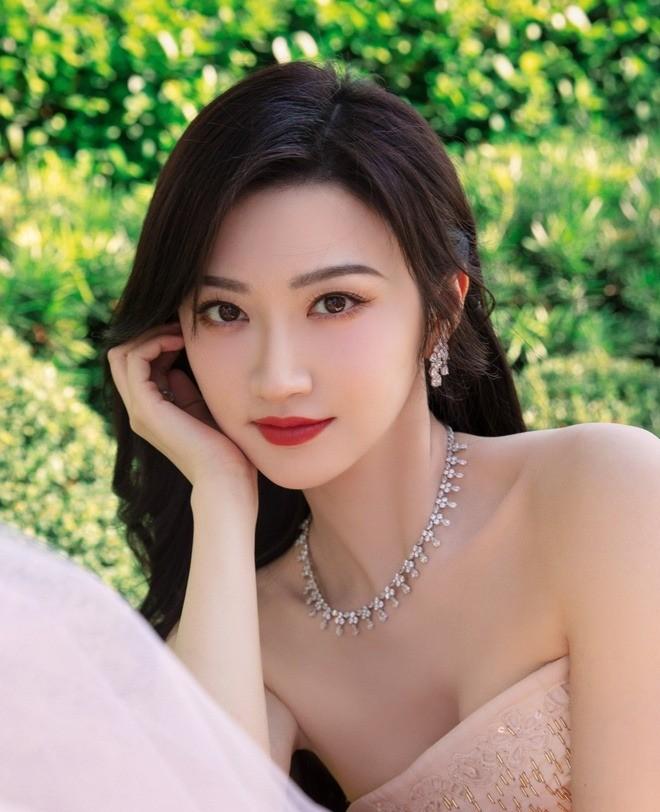 11 giây cho thấy khí chất của mỹ nhân lấn lướt Lưu Diệc Phi- Ảnh 12.