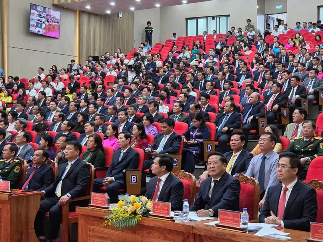 Công bố nhân sự lãnh đạo các tỉnh, thành mới sau sáp nhập- Ảnh 12. Công bố nhân sự lãnh đạo các tỉnh, thành mới sau sáp nhập- Ảnh 12.