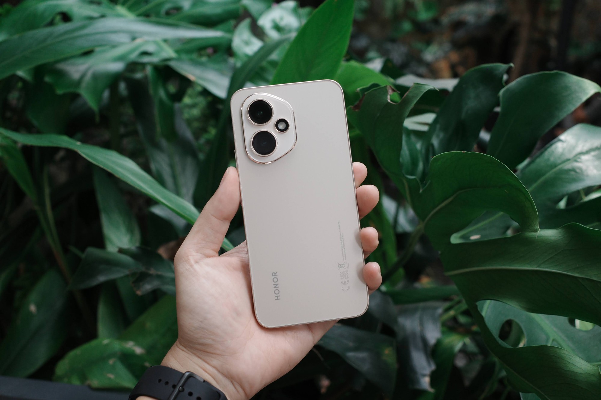 Smartphone phát hiện deepfake lừa đảo ra mắt tại Việt Nam, giá từ 8,99 triệu đồng- Ảnh 3. Smartphone phát hiện deepfake lừa đảo ra mắt tại Việt Nam, giá từ 8,99 triệu đồng- Ảnh 3.