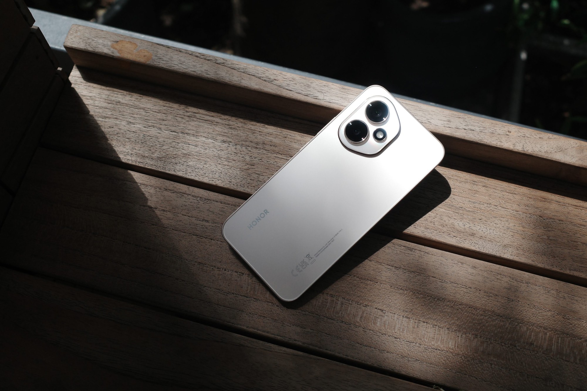 Smartphone phát hiện deepfake lừa đảo ra mắt tại Việt Nam, giá từ 8,99 triệu đồng- Ảnh 1. Smartphone phát hiện deepfake lừa đảo ra mắt tại Việt Nam, giá từ 8,99 triệu đồng- Ảnh 1.