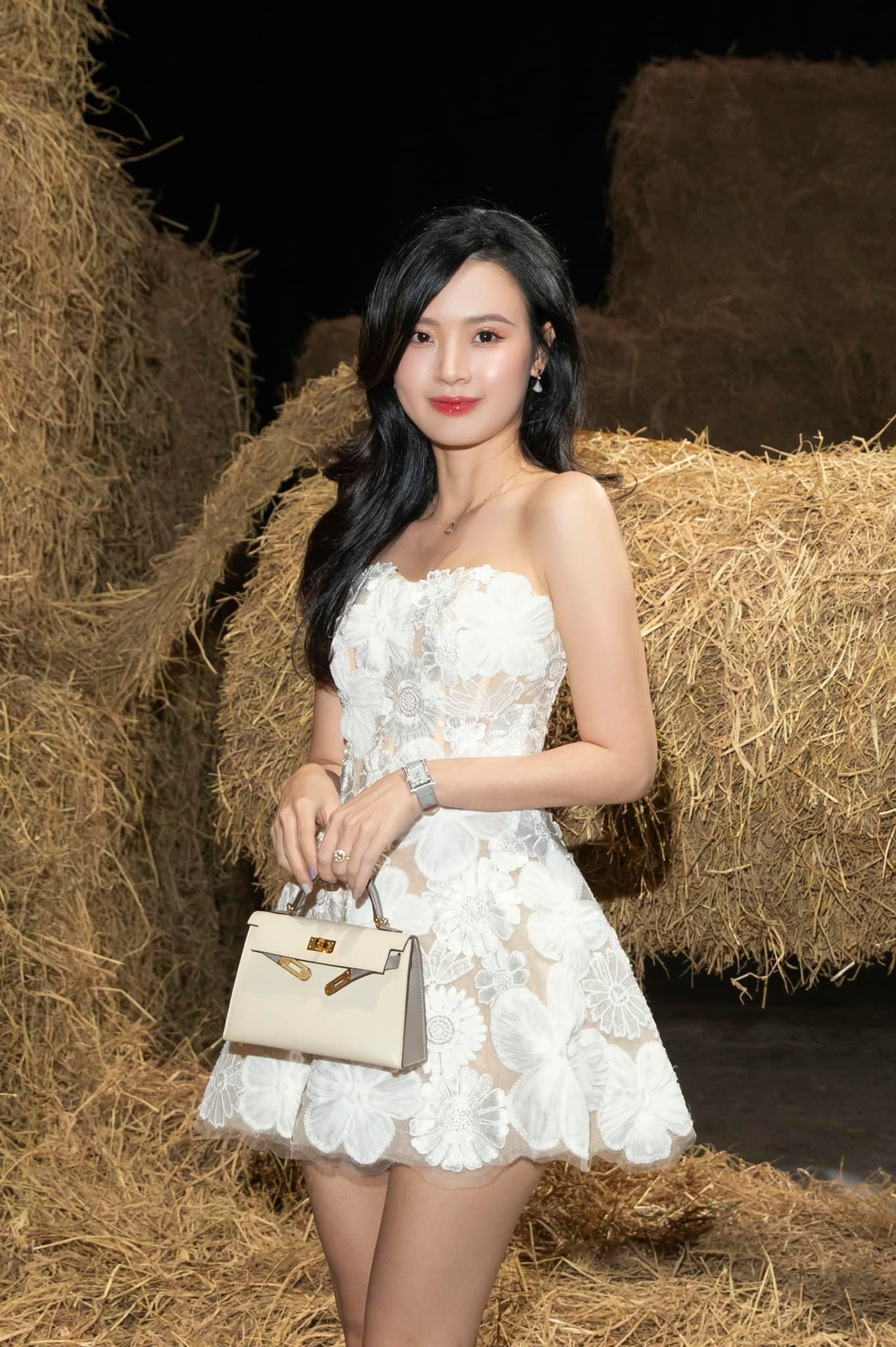 Trước khi được chồng tặng cùng lúc 2 chiếc Birkin tiền tỷ, Midu đã có sẵn bộ sưu tập Hermès khủng- Ảnh 12.