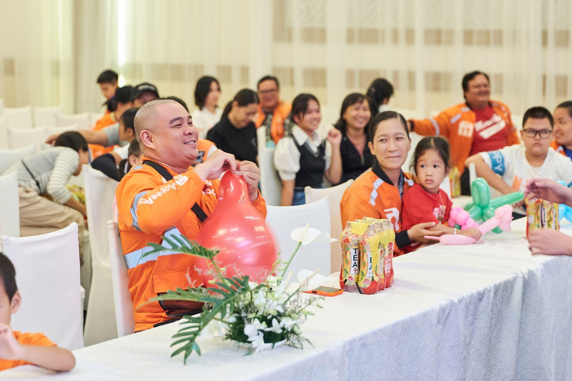 Hàng trăm thành viên gia đình bác tài hội tụ tại “Gia đình Tài Cam”: Một ngày để sẻ chia, gắn kết và tự hào- Ảnh 2.