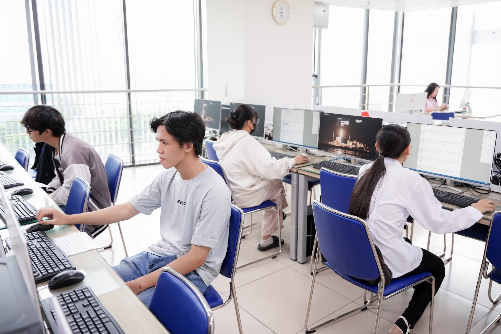 Thử làm sinh viên song ngữ quốc tế với khóa trải nghiệm tiếng Anh, kỹ năng miễn phí- Ảnh 3.
