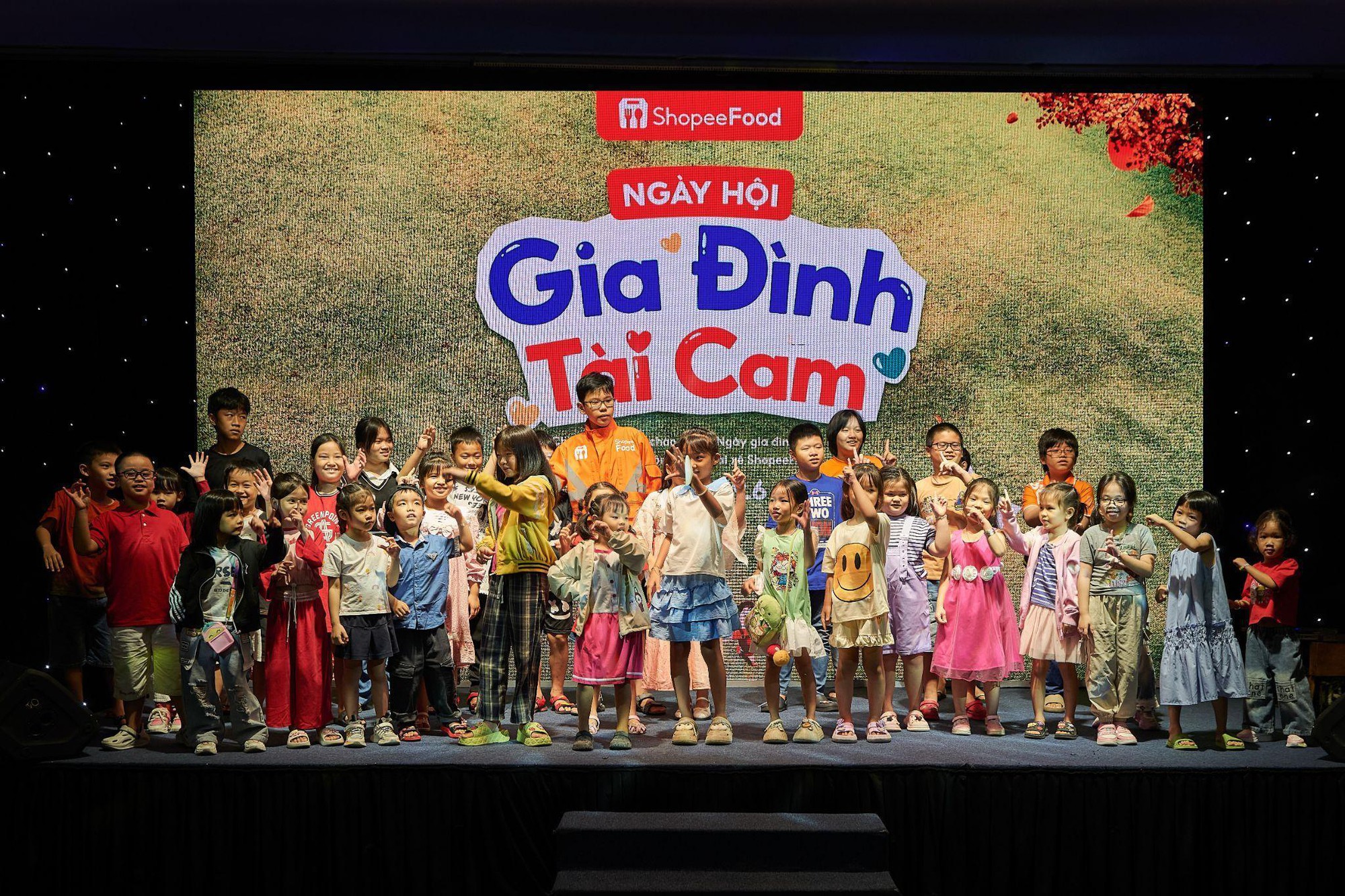 Hàng trăm thành viên gia đình bác tài hội tụ tại “Gia đình Tài Cam”: Một ngày để sẻ chia, gắn kết và tự hào- Ảnh 4.