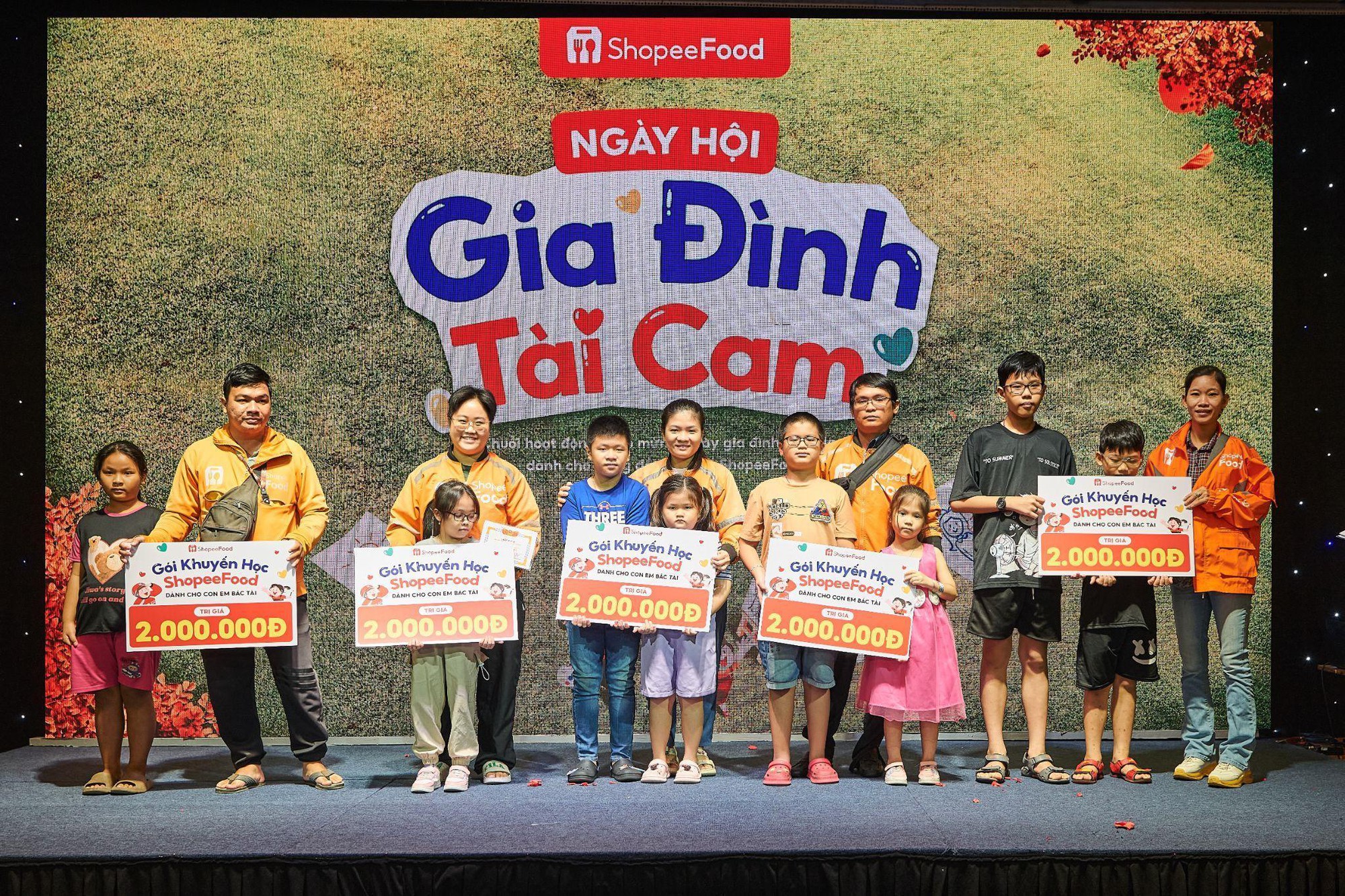 Hàng trăm thành viên gia đình bác tài hội tụ tại “Gia đình Tài Cam”: Một ngày để sẻ chia, gắn kết và tự hào- Ảnh 5.