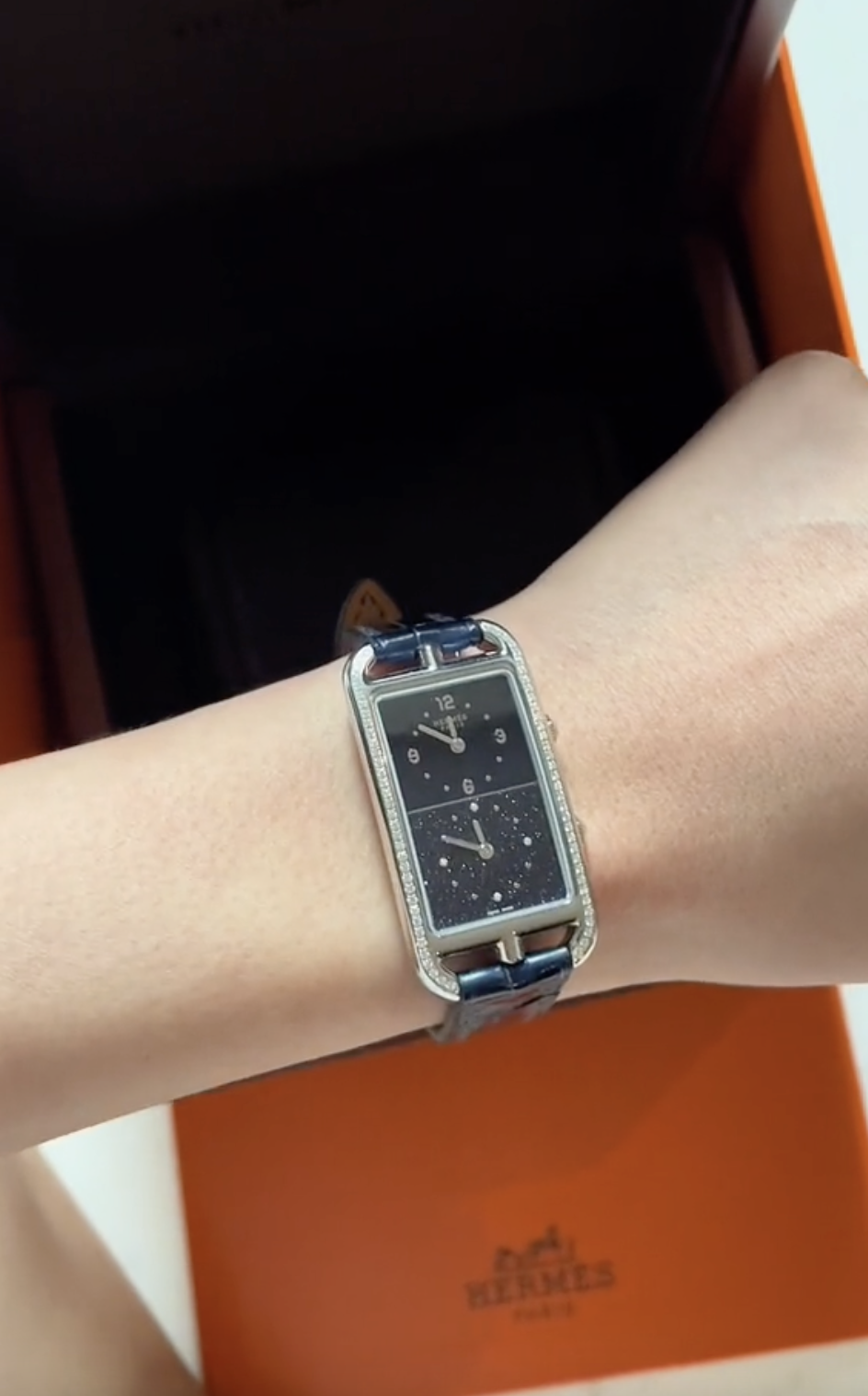 Trước khi được chồng tặng cùng lúc 2 chiếc Birkin tiền tỷ, Midu đã có sẵn bộ sưu tập Hermès khủng- Ảnh 14.