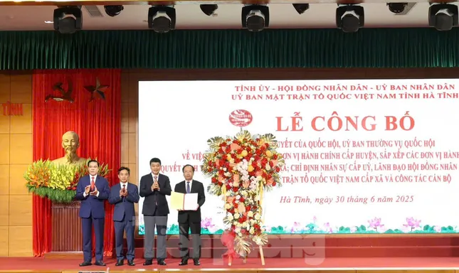 Công bố Bí thư, Chủ tịch UBND các tỉnh, thành phố mới sau sáp nhập- Ảnh 8.