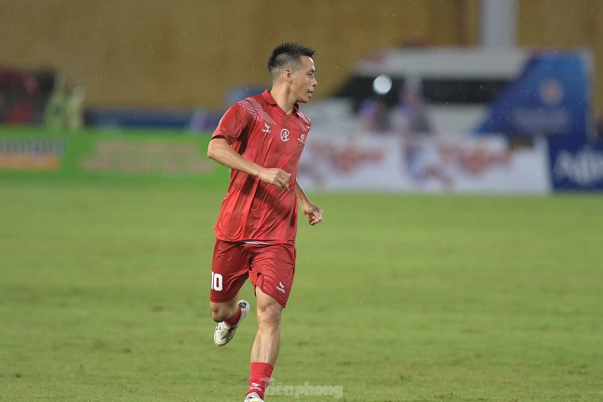 Văn Quyết lập cú đúp, giúp Việt Nam All Stars đánh bại các huyền thoại MU- Ảnh 8.