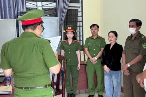 Nữ giám đốc sản xuất hàng ngàn sản phẩm thảo dược giả vừa bị bắt ở Đắk Lắk: Từng "nổ" sẽ tặng 300 căn biệt thự cho đại lý xuất sắc- Ảnh 1.
