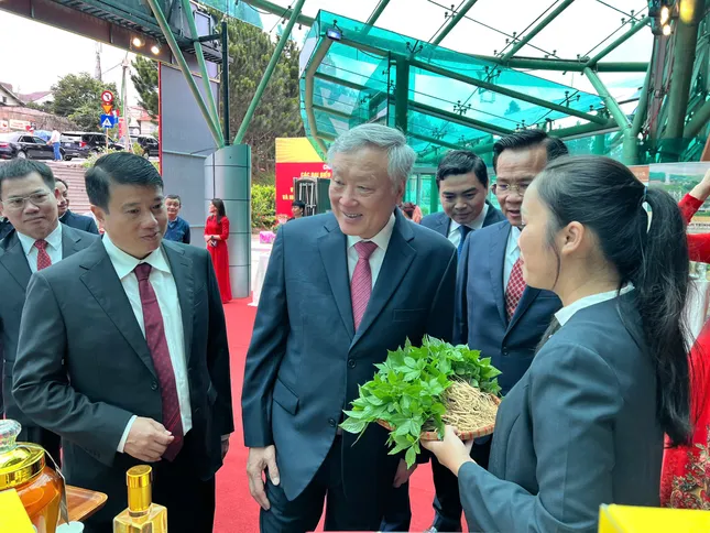 Công bố nhân sự lãnh đạo các tỉnh, thành mới sau sáp nhập- Ảnh 41. Công bố nhân sự lãnh đạo các tỉnh, thành mới sau sáp nhập- Ảnh 41.