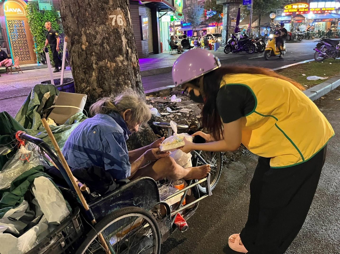 Chương trình “Trăng đêm thứ 7” và mục tiêu không để bất kỳ ai phải ngủ lại lề đường của Vầng Trăng Khuyết- Ảnh 3.