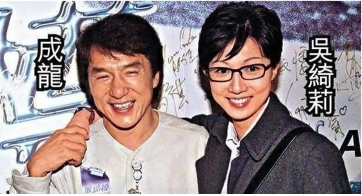 Người con không có tên trong gia phả của Thành Long: Chuỗi ngày dài sống trong bóng tối, khao khát tình thân nhưng bị chối bỏ- Ảnh 1.