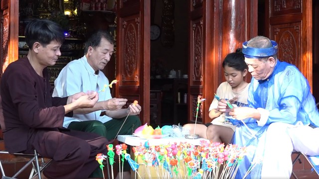 Khách Tây trầm trồ trước món đồ chơi của nhiều trẻ em Việt Nam, nhận xét: Tôi có thể ăn nó được luôn!- Ảnh 7.