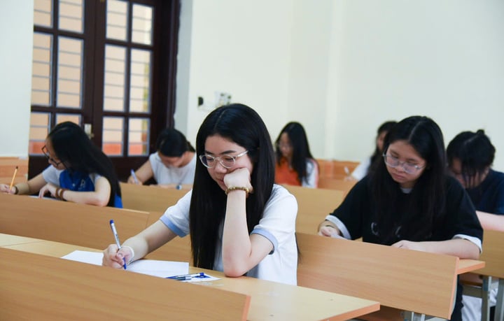 Hơn 5.700 em tranh suất vào lớp 10 THPT chuyên có tỷ lệ "chọi" cao nhất Hà Nội- Ảnh 4.