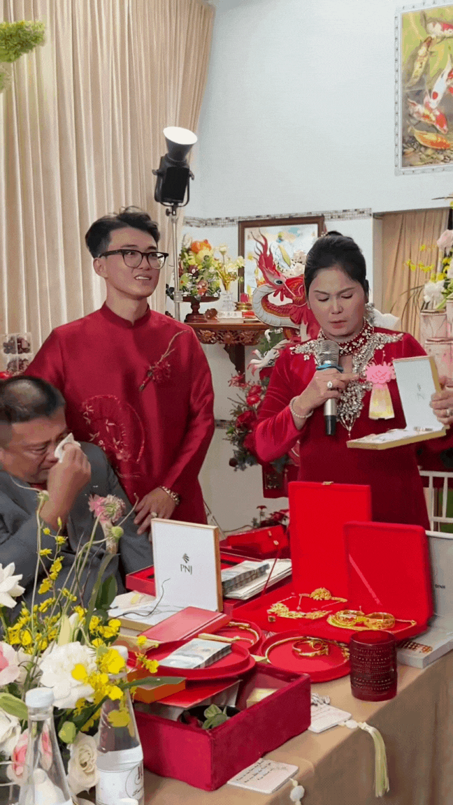 Độc lạ đám cưới miền Tây: Cô dâu được trao của hồi môn 100 con chồn hương, cổ phần nuôi hàu..., cảm xúc của bố vợ gây chú ý- Ảnh 8.