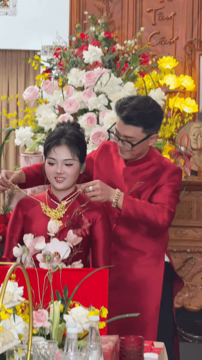 Độc lạ đám cưới miền Tây: Cô dâu được trao của hồi môn 100 con chồn hương, cổ phần nuôi hàu..., cảm xúc của bố vợ gây chú ý- Ảnh 5.