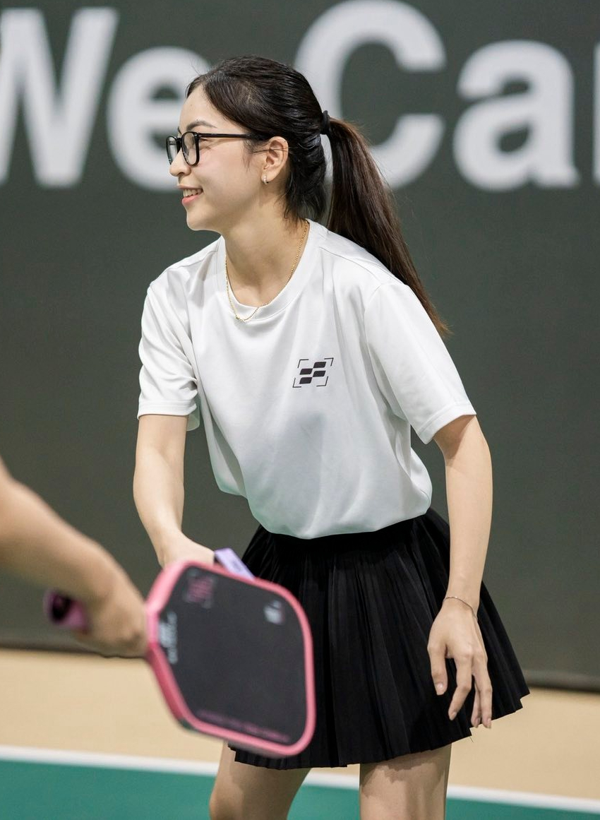 "Mối tình năm 17 tuổi" hot nhất làng bóng đá khoe visual sáng bừng sân pickleball, diện bikini nóng bỏng còn gây sốt hơn!- Ảnh 4.