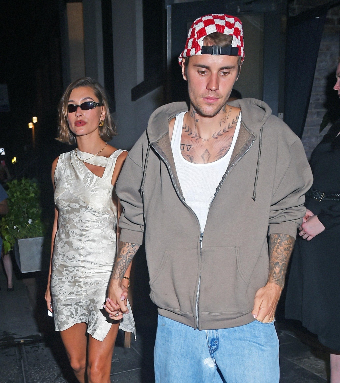 hailey-bieber-3-1745381478658-17490118242501147321533-1749018249316-1749018249495750333171.jpg