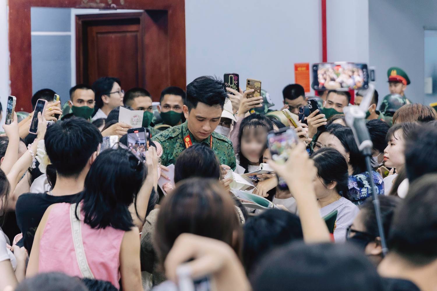 Hãy để Hiệp làm chiến sĩ, đừng biến Hiệp thành "ngôi sao"!- Ảnh 5. Hãy để Hiệp làm chiến sĩ, đừng biến Hiệp thành "ngôi sao"!- Ảnh 5.