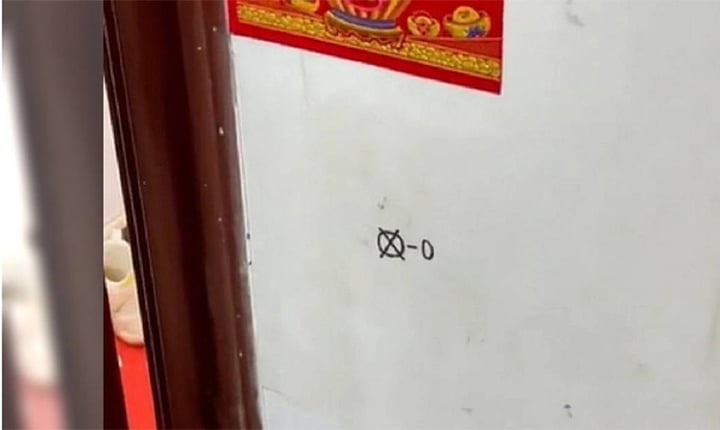 Chủ nhà sốc khi giải mã ký hiệu lũ trộm đánh dấu ở cửa: ‘Nghèo không có gì lấy'- Ảnh 1.