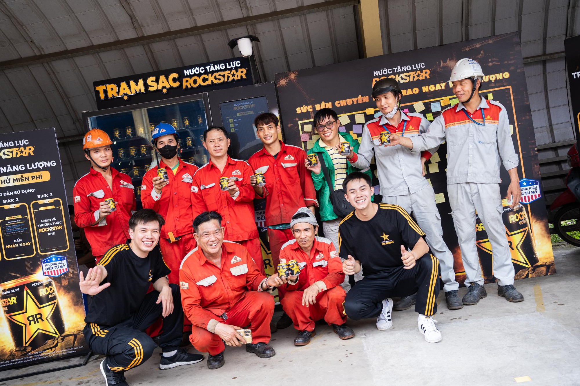 Cùng nhìn lại hành trình tiếp sức và truyền năng lượng tích cực khắp thành phố của Rockstar- Ảnh 1.