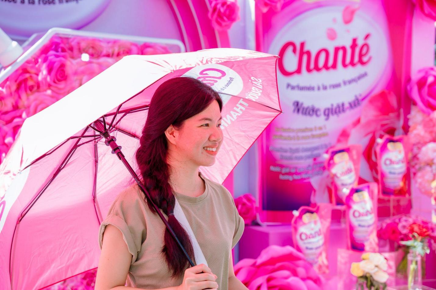 Check-in và sải bước như nàng thơ tại “vườn hồng Pháp thu nhỏ” cùng Chanté- Ảnh 2.