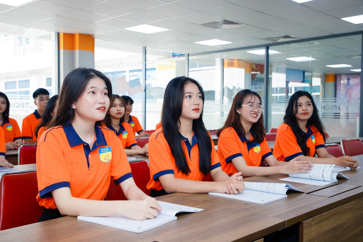 Chọn ngành Logistics tại HUTECH - học phí tốt, chất lượng đào tạo vượt trội- Ảnh 1.