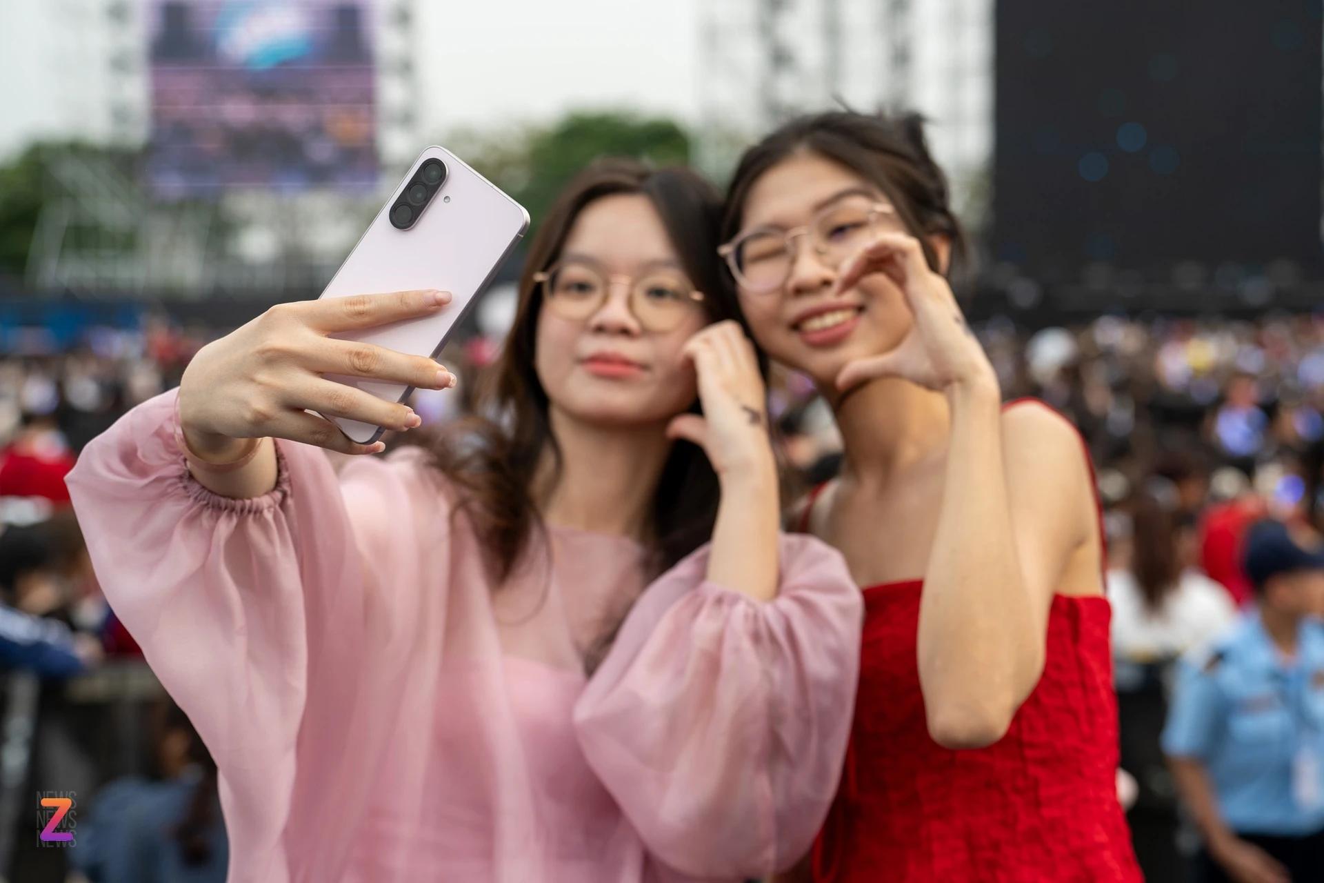 GenZ say bye mọi căng thẳng, sẵn sàng chào đón năng lượng cực fresh cùng Galaxy A series và Gemini Live- Ảnh 3.
