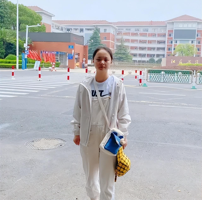 Sĩ tử là thủ khoa của tỉnh bị hàng loạt trường đại học danh tiếng từ chối bởi lý do khó ngờ: Bài học lớn cho phụ huynh khi hướng nghiệp cho con!- Ảnh 1.