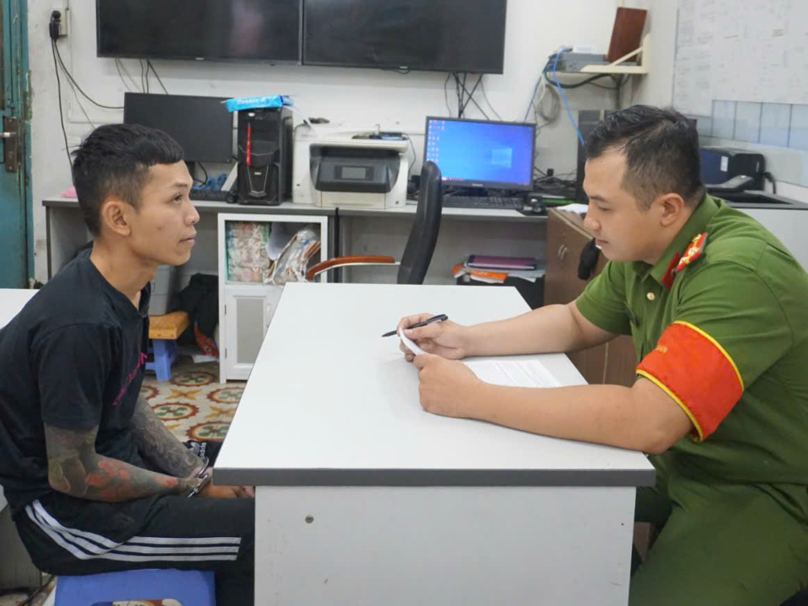 Gây án ở trung tâm TP HCM, thanh niên bị bắt giữ sau 10 giờ- Ảnh 1. Gây án ở trung tâm TP HCM, thanh niên bị bắt giữ sau 10 giờ- Ảnh 1.