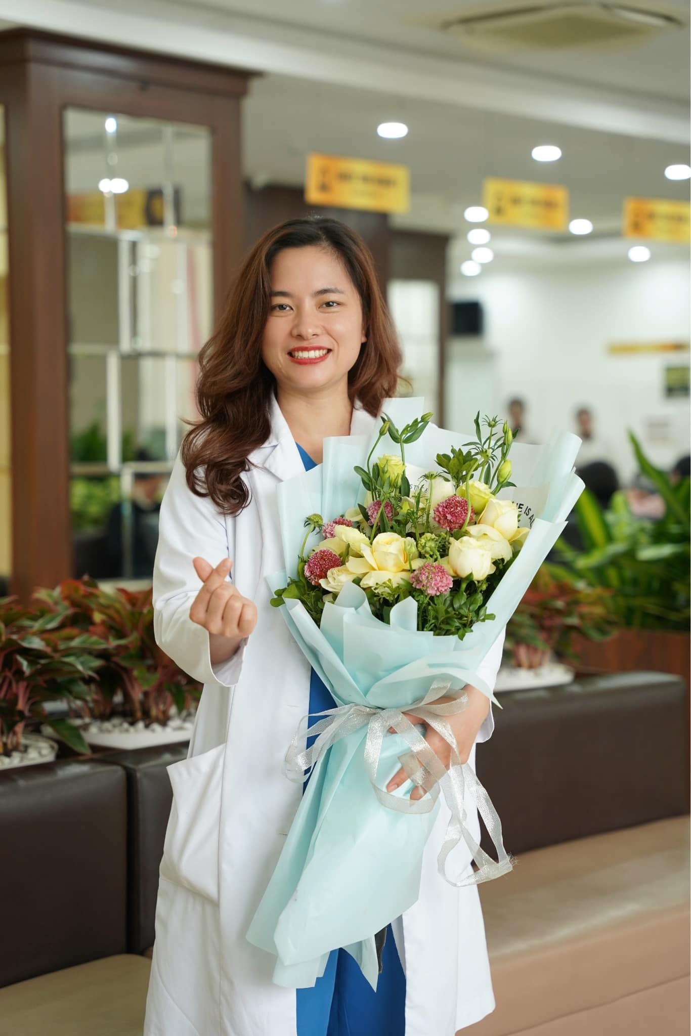 Người phụ nữ hot nhất TikTok lúc này: Đã bác sĩ còn kiêm dịch cabin Y khoa - khó nhằn bậc nhất, dân mạng choáng váng gọi tên "trùm cuối con nhà người ta"!- Ảnh 5.