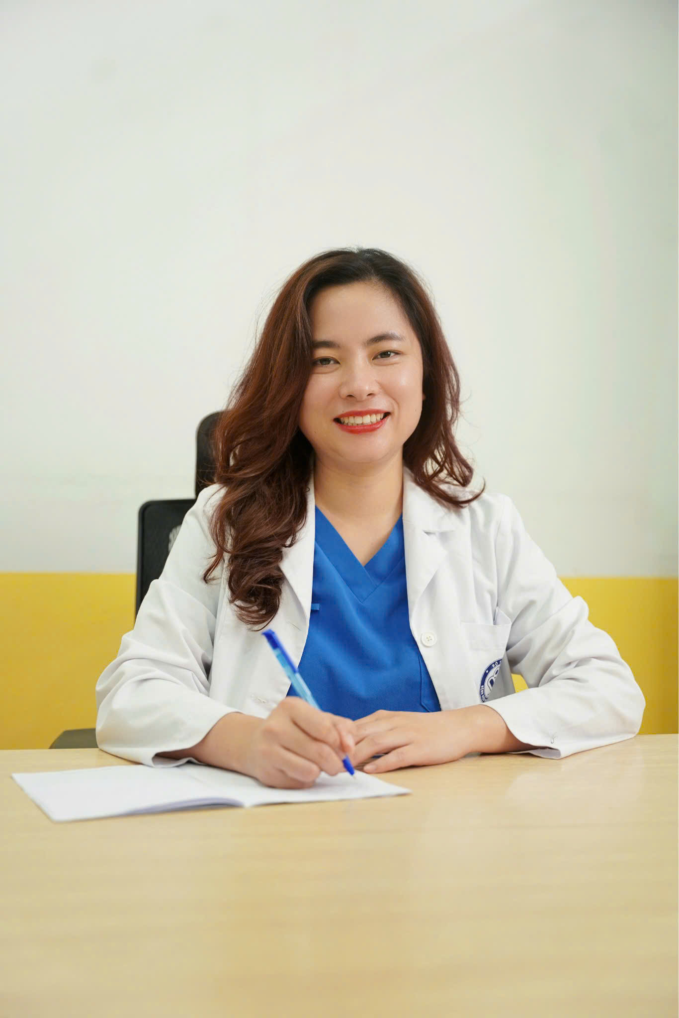 Người phụ nữ hot nhất TikTok lúc này: Đã bác sĩ còn kiêm dịch cabin Y khoa - khó nhằn bậc nhất, dân mạng choáng váng gọi tên "trùm cuối con nhà người ta"!- Ảnh 7.