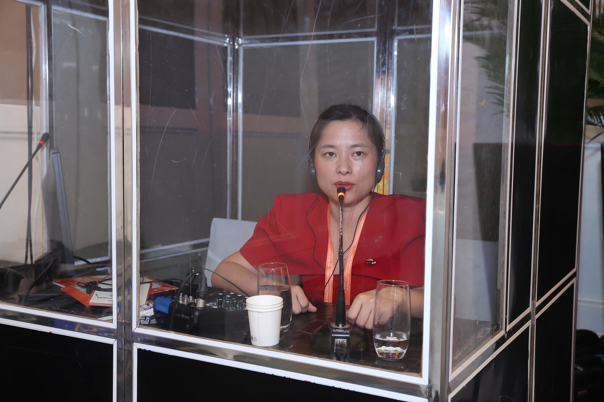 Người phụ nữ hot nhất TikTok lúc này: Đã bác sĩ còn kiêm dịch cabin Y khoa - khó nhằn bậc nhất, dân mạng choáng váng gọi tên "trùm cuối con nhà người ta"!- Ảnh 4.