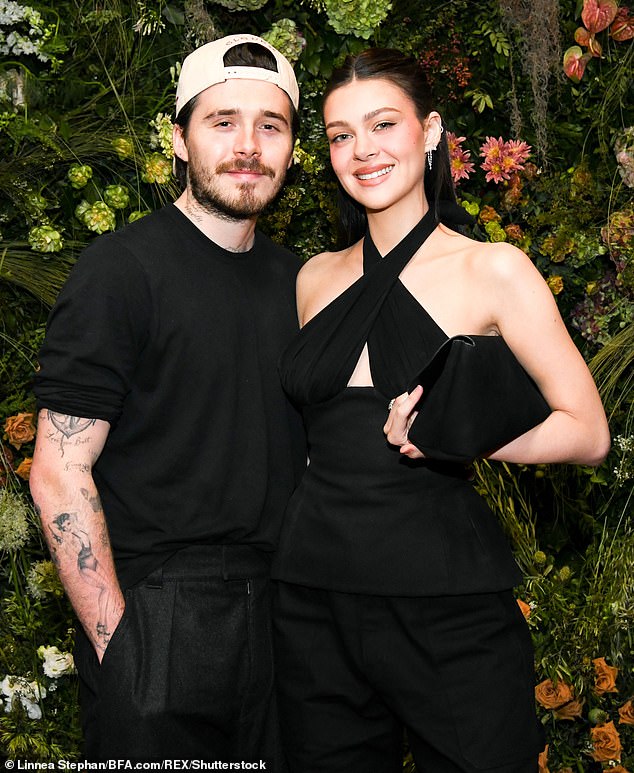 "T&oacute;m d&iacute;nh" cậu 2 nh&agrave; Beckham buồn b&atilde; về nh&agrave; hậu chia tay bạn g&aacute;i để cứu v&atilde;n gia đ&igrave;nh, "phản diện" gọi t&ecirc;n Brooklyn - Nicola?- Ảnh 8.