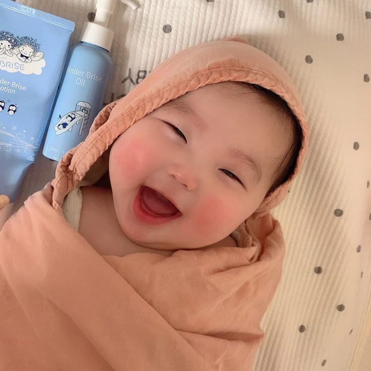 Dân gian có câu "Con hay cười, bố mẹ dễ làm ăn": Đứa trẻ có phúc tướng tự khắc sẽ mang đến vận may cho gia đình- Ảnh 1.