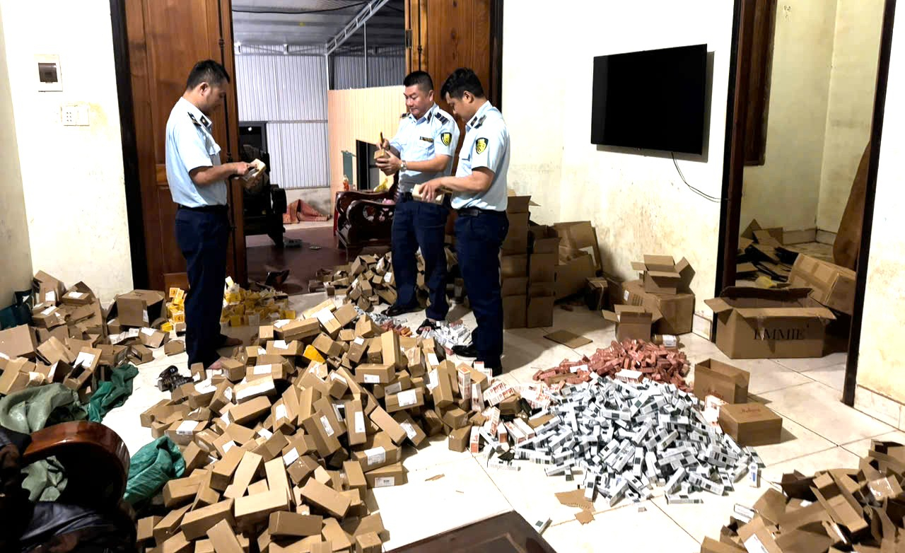 Phát hiện hơn 3.300 sản phẩm mỹ phẩm "trôi nổi"- Ảnh 1.