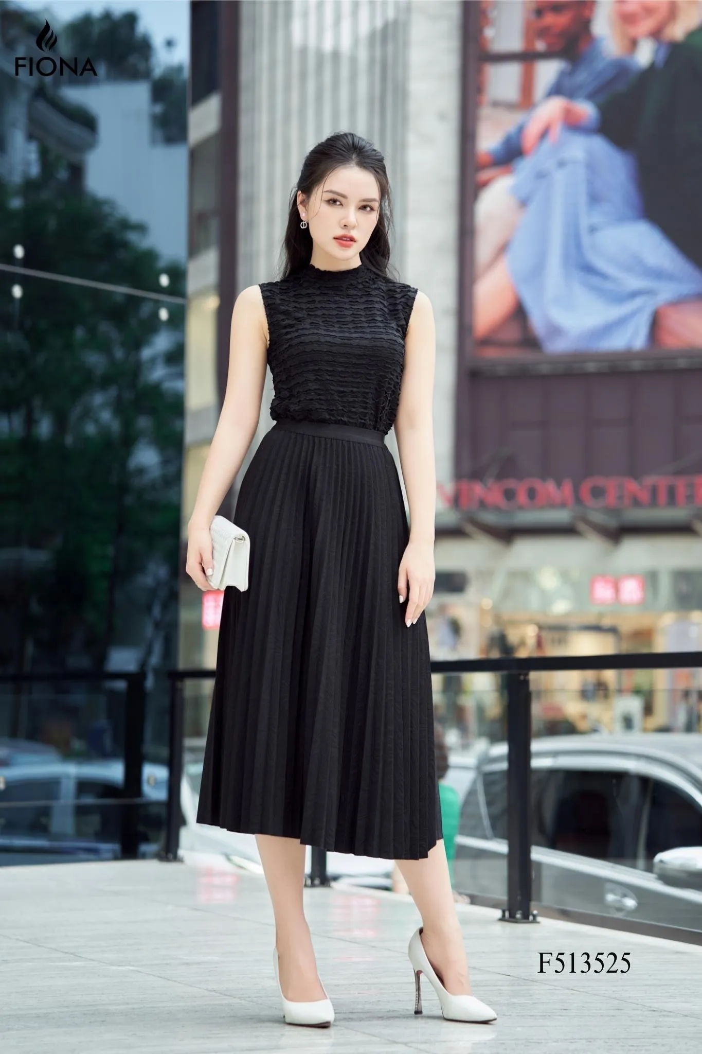 Phương Oanh diện set đồ 50 triệu đưa con đi dạo phố, bất ngờ ở chiêu "hack dáng" cực đỉnh và dễ học theo- Ảnh 6.