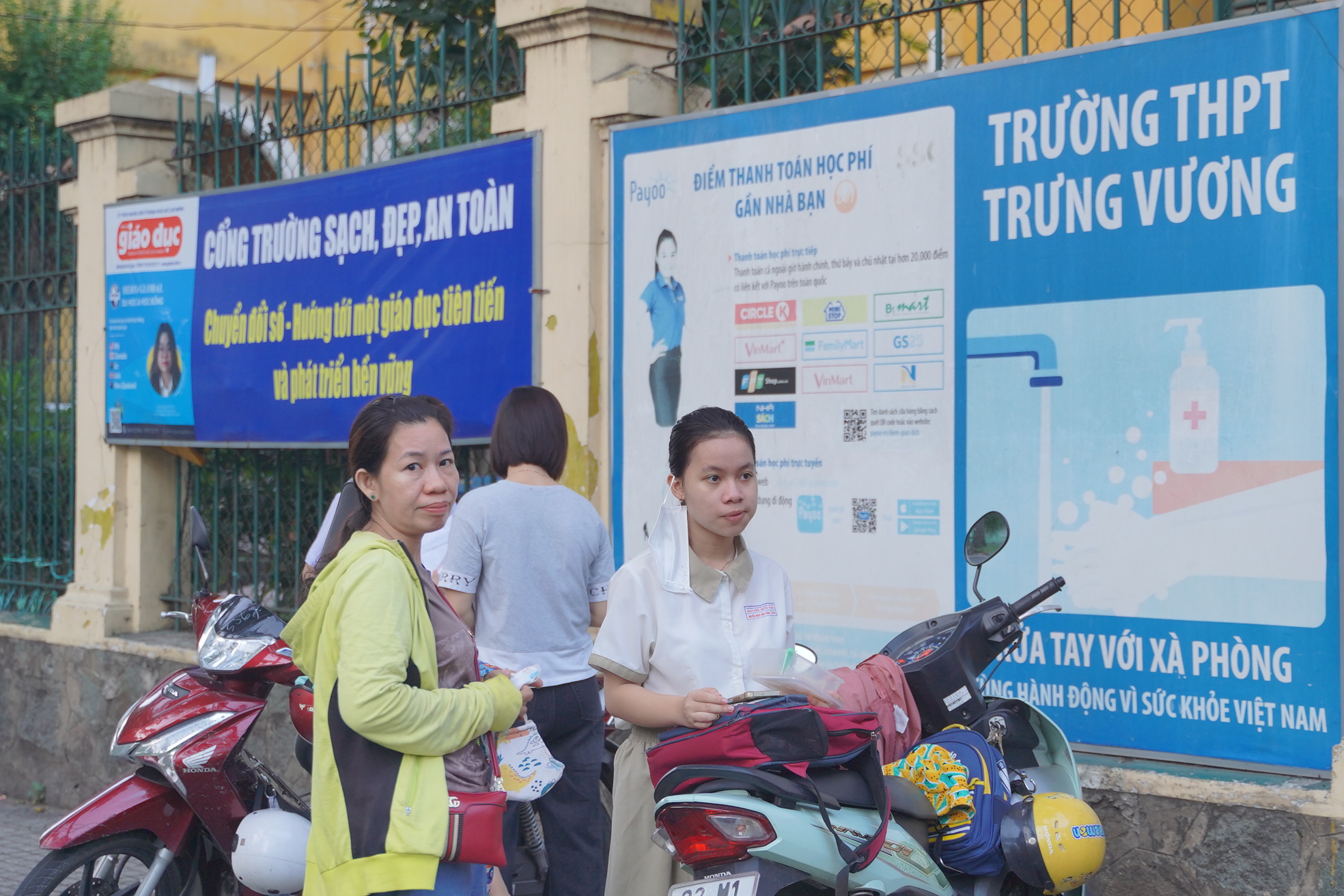 Kết thúc thi vào lớp 10 TP.HCM buổi đầu tiên: Đề Văn bàn về sự trưởng thành, thí sinh "vui điên lên" khen đề dễ!- Ảnh 40.
