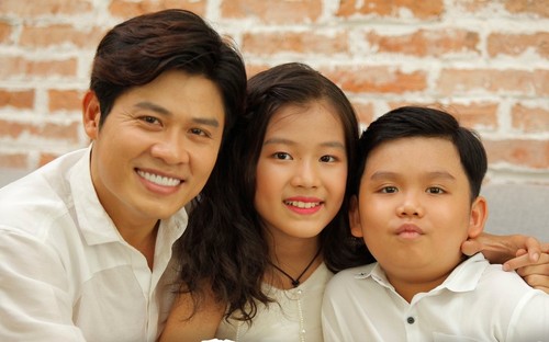 Thấy con trai mới gia nhập "khối nghỉ hè" có vẻ rảnh rỗi, nhạc sĩ Nguyễn Văn Chung vui vẻ "gợi ý" một việc khiến cậu bé hoảng hốt- Ảnh 2.