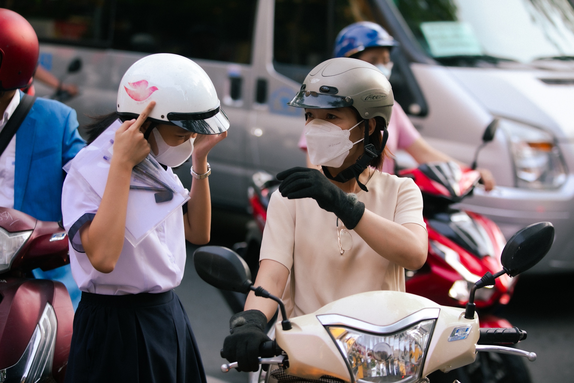 3 thứ phụ huynh EQ cao mang theo khi đưa con đi thi lớp 10- Ảnh 1.