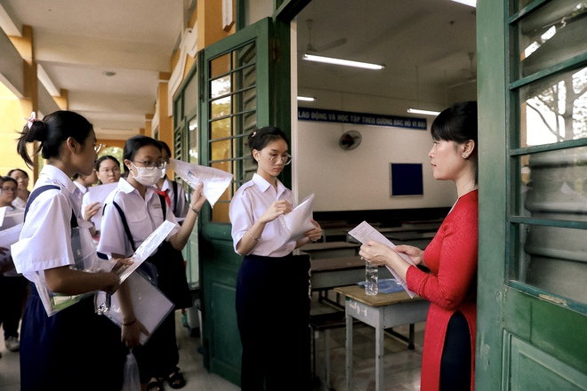 Kết thúc thi vào lớp 10 TP.HCM buổi đầu tiên: Đề Văn bàn về sự trưởng thành, thí sinh "vui điên lên" khen đề dễ!- Ảnh 41.