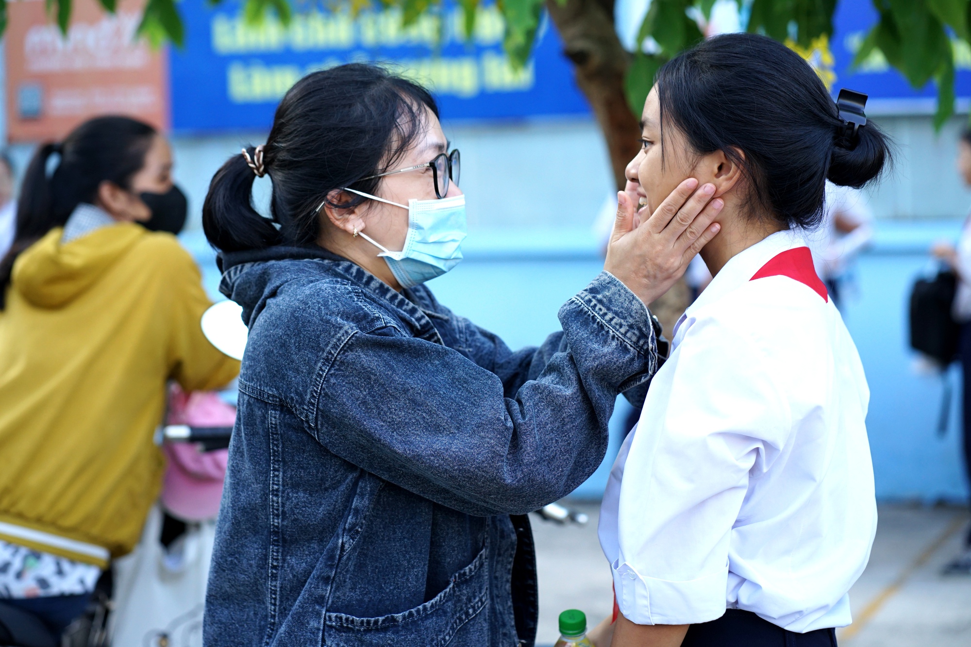 Kết thúc thi vào lớp 10 TP.HCM buổi đầu tiên: Đề Văn bàn về sự trưởng thành, thí sinh "vui điên lên" khen đề dễ!- Ảnh 27.