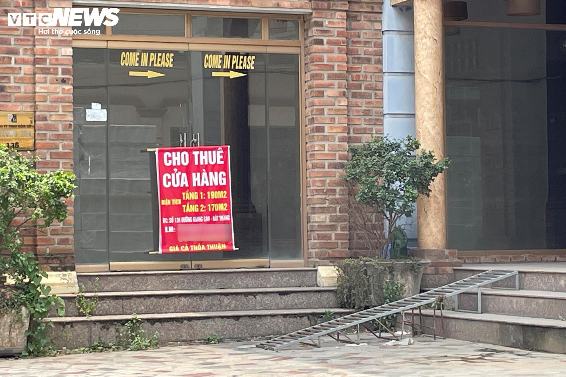 Cả tuần vắng khách mua, nhiều quầy hàng ở làng gốm Bát Tràng khóa cửa, phủ bạt- Ảnh 18.
