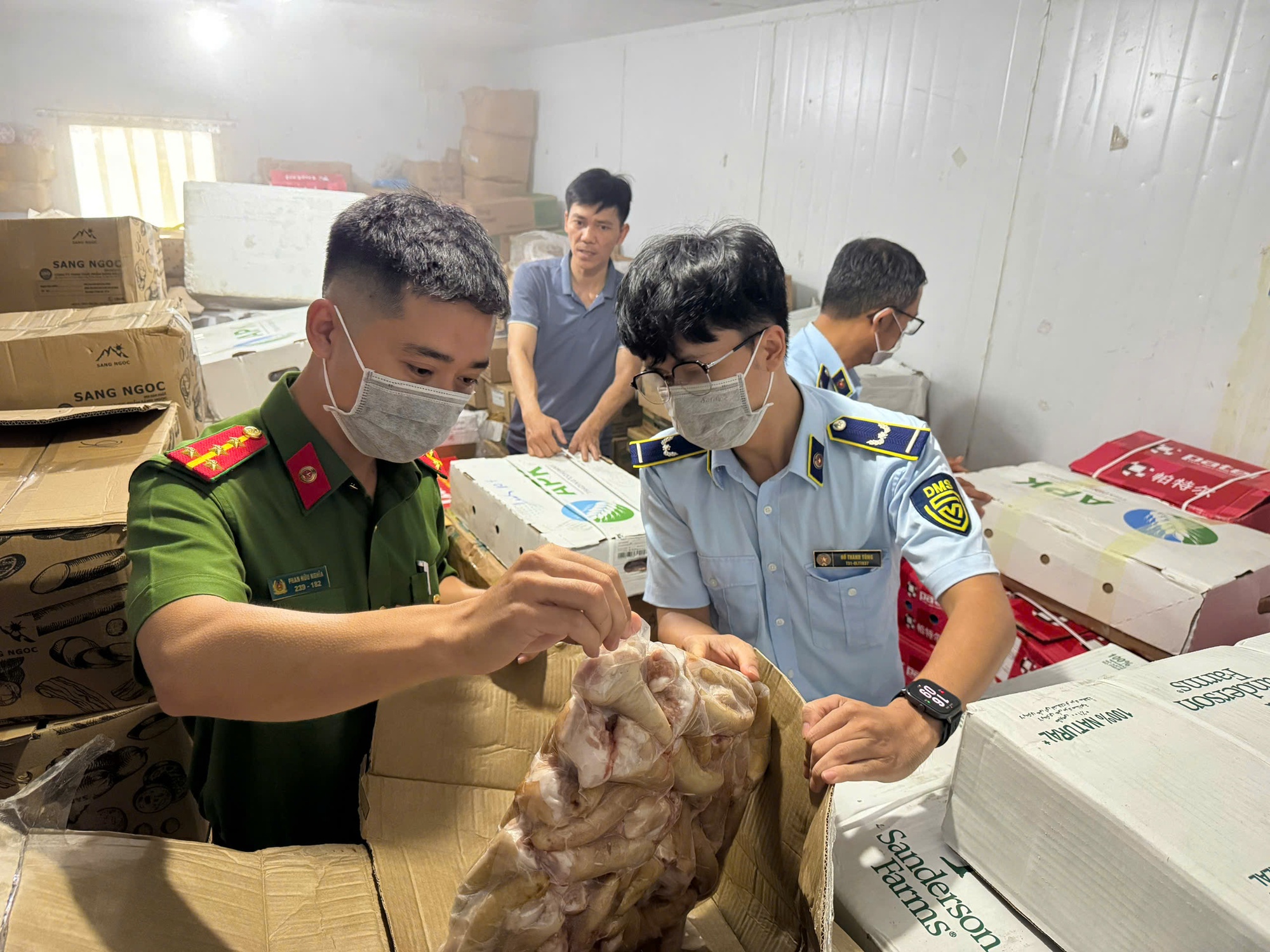 "Đột kích" kho hàng đông lạnh của Công ty Thịnh Phát Food- Ảnh 1.