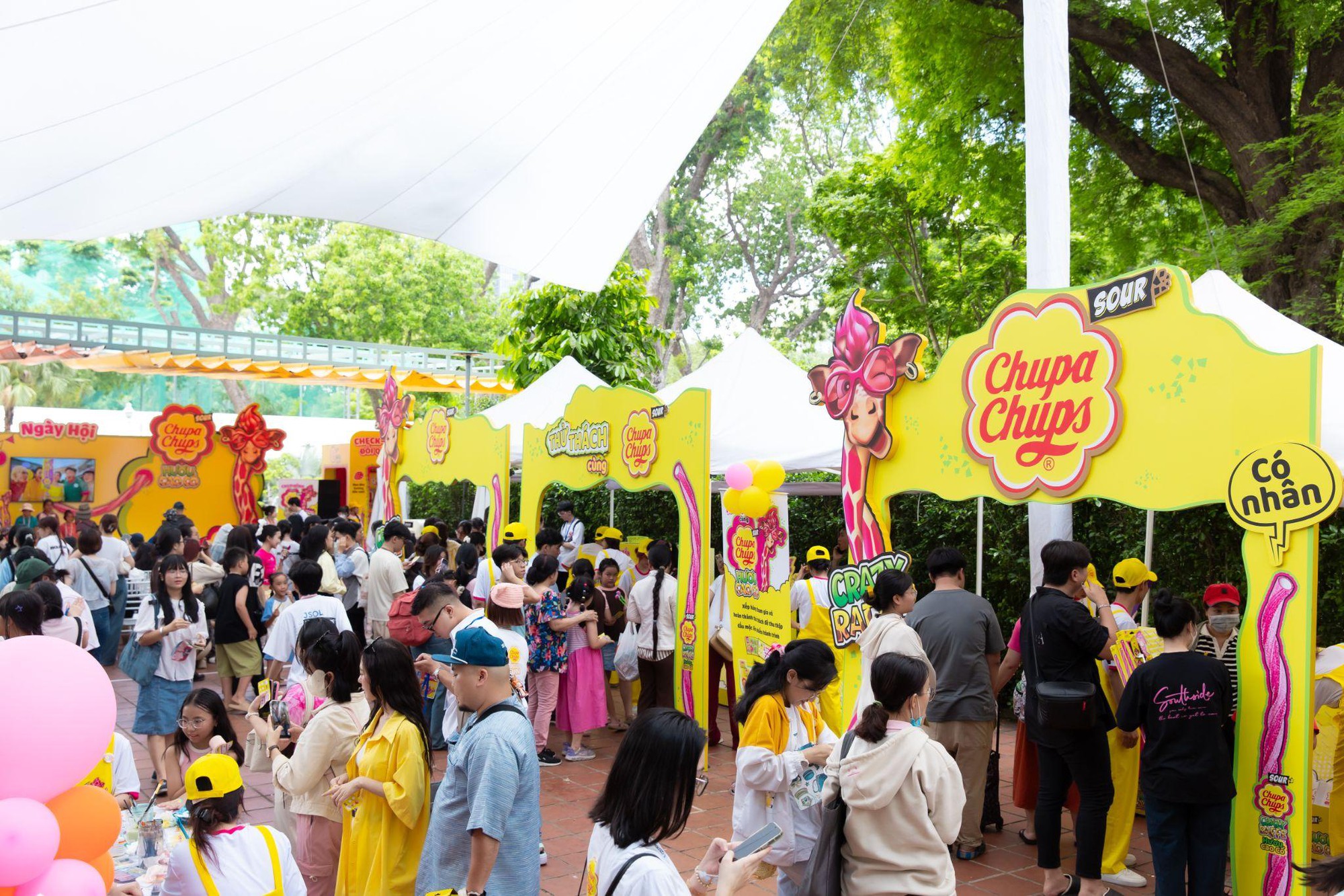 Chupa Chups lan tỏa tinh thần “Mãi Vui”: Khi người lớn và trẻ con cùng cười tít mắt tại Ngày hội Hươu Cao Cổ- Ảnh 1.