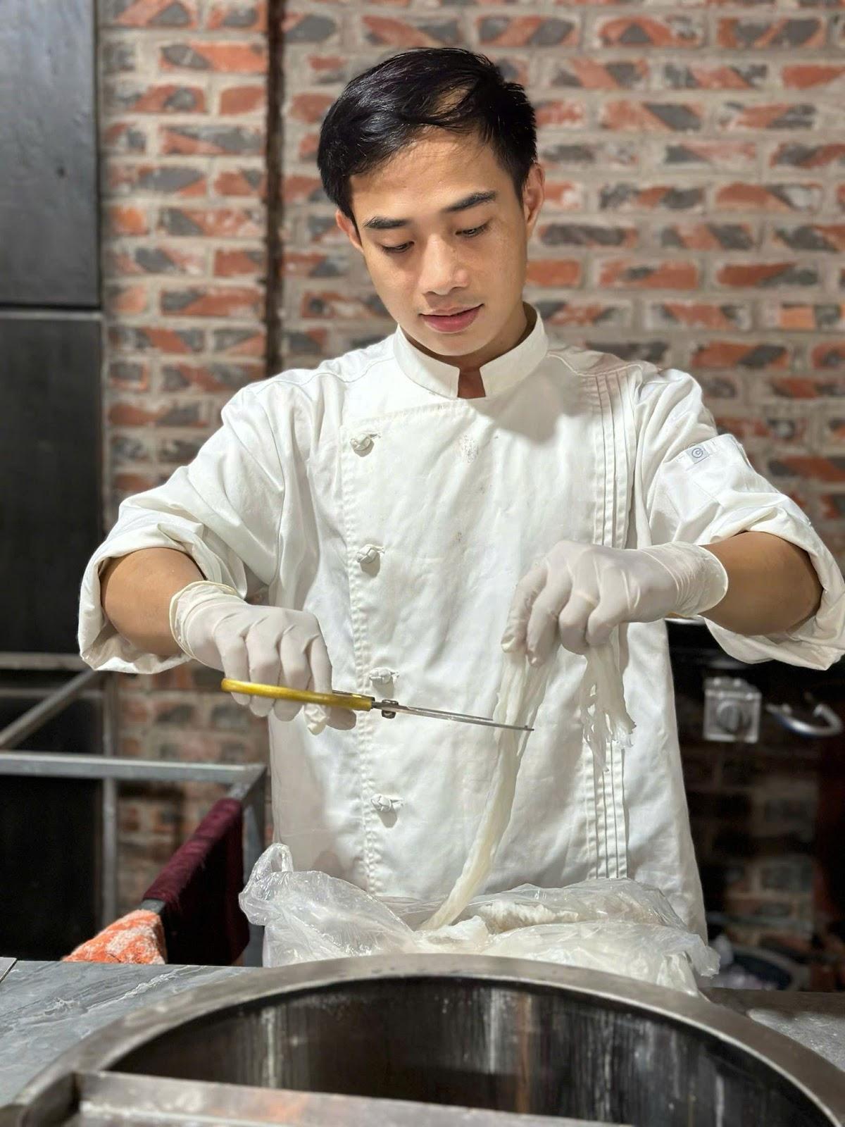 Hành trình truyền lửa đam mê nấu ăn của chàng bếp trưởng gây sốt TikTok- Ảnh 4.