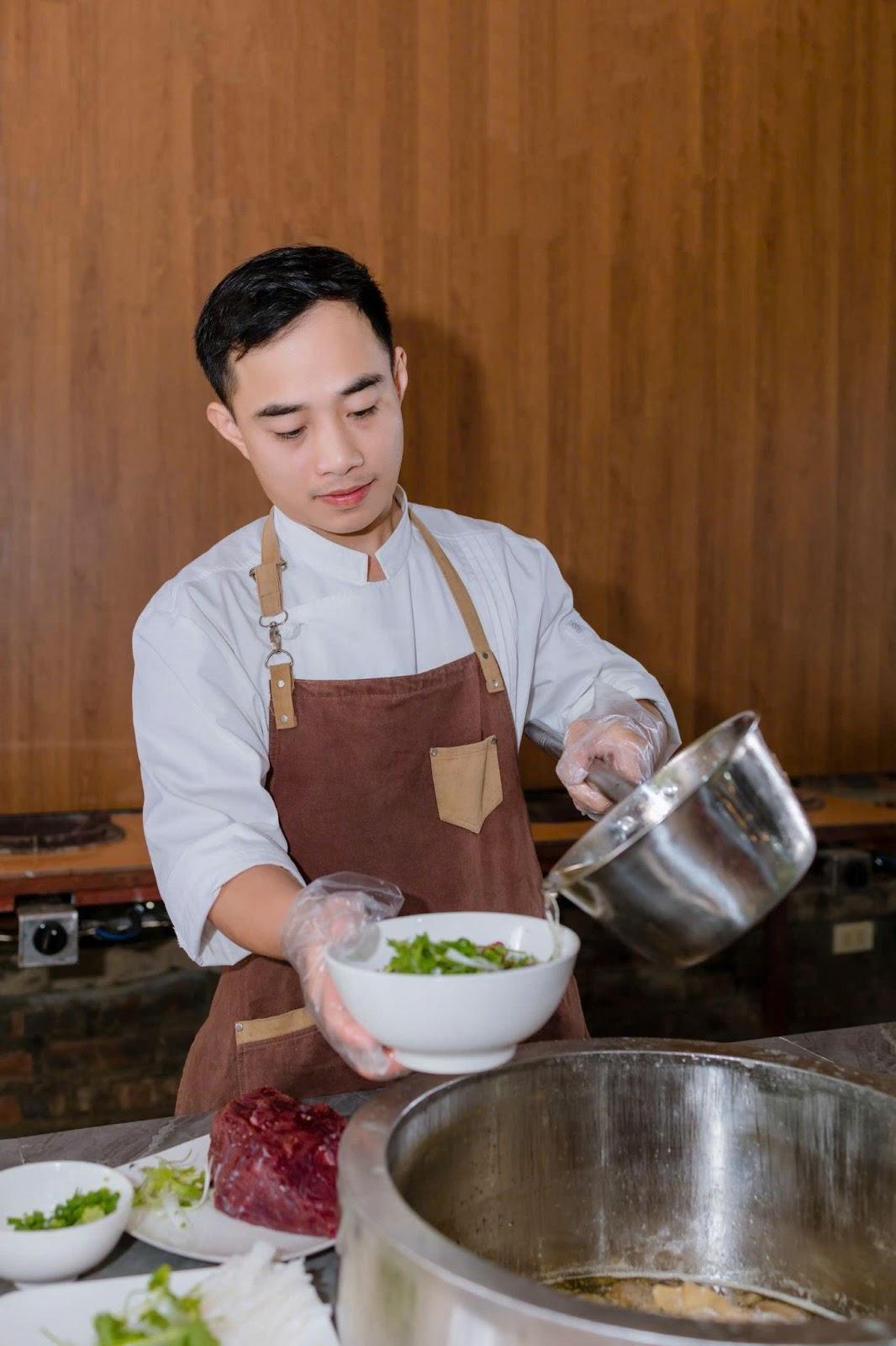 Hành trình truyền lửa đam mê nấu ăn của chàng bếp trưởng gây sốt TikTok- Ảnh 5.