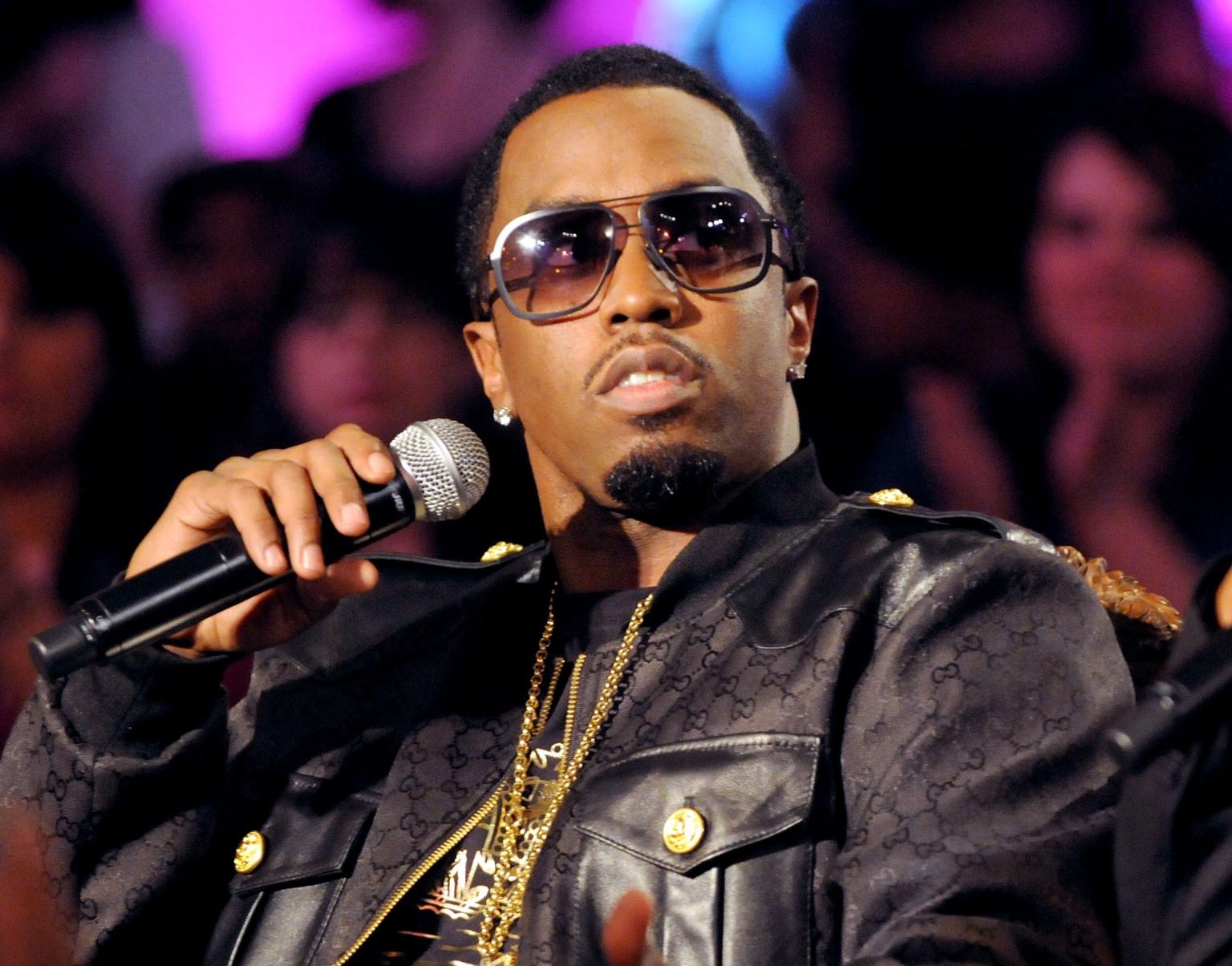 Diddy bị tố bạo hành kinh hoàng 1 cô gái: Dọa giết, ném ra ngoài ban công, lí do thực sự là gì?- Ảnh 4. Diddy bị tố bạo hành kinh hoàng 1 cô gái: Dọa giết, ném ra ngoài ban công, lí do thực sự là gì?- Ảnh 4.